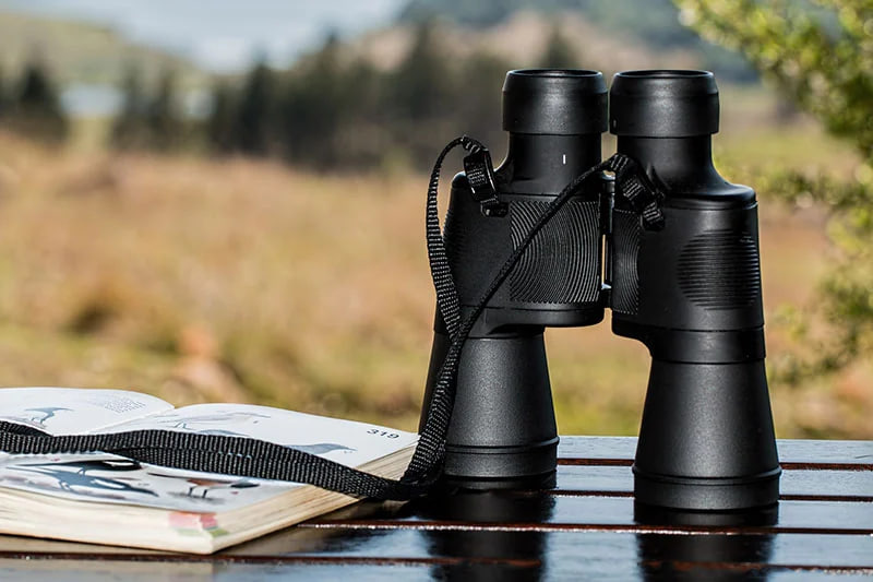 A travel equipment binocular
